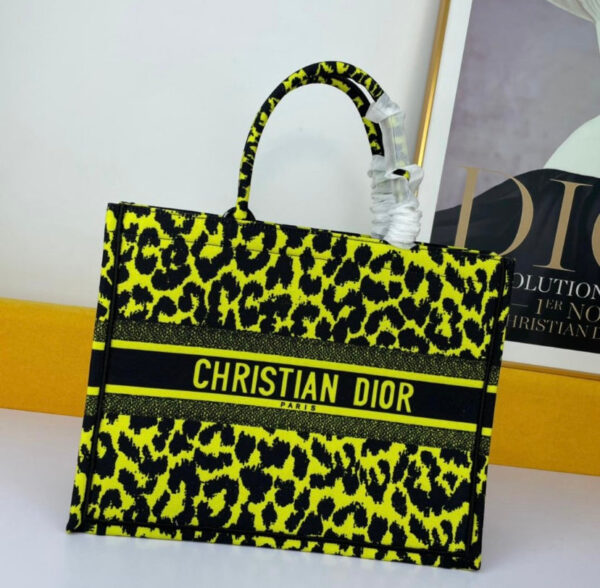 CD Book Tote Lime Leopard