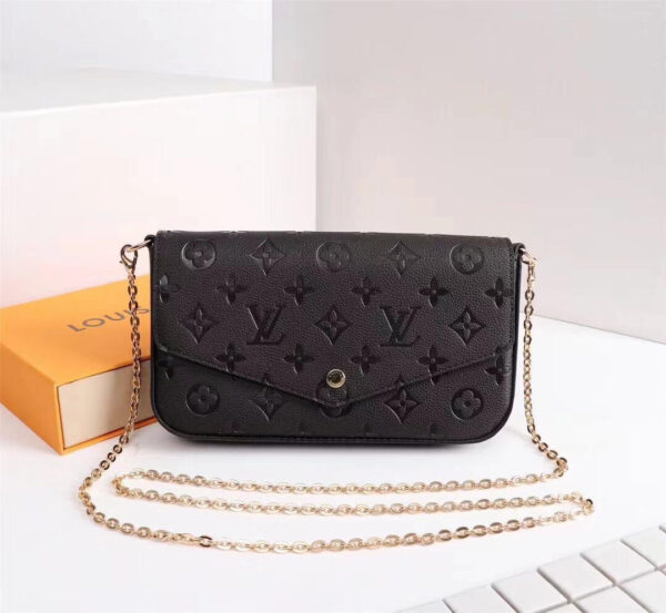 Black Pouchette