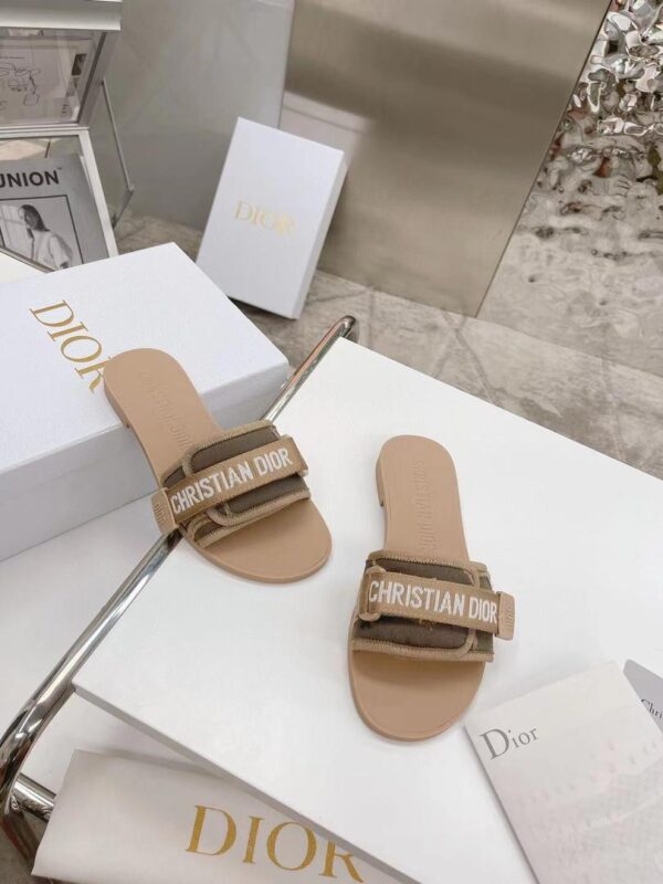 CD Evolution Slides Beige Super A