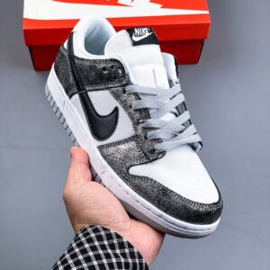 Dunk Low Sneakers