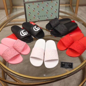 GG logo embossed slides