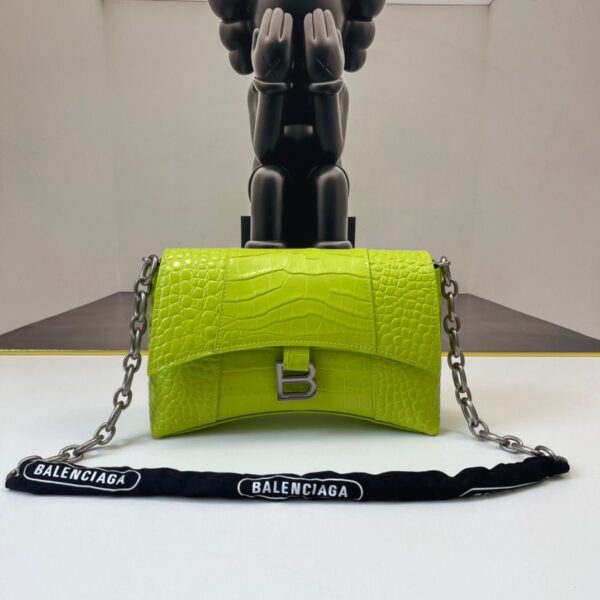 BLGA downtown small shoulder super A