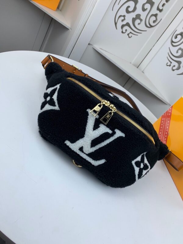 LV Sherpa Bumbag - Image 10