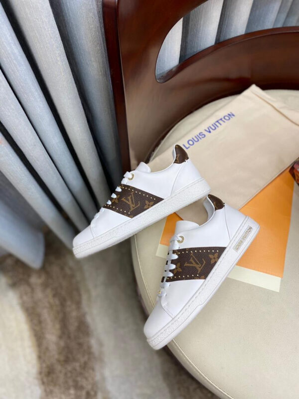 Frontrow Sneakers