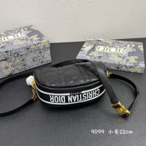 CD quilt shoulder bag