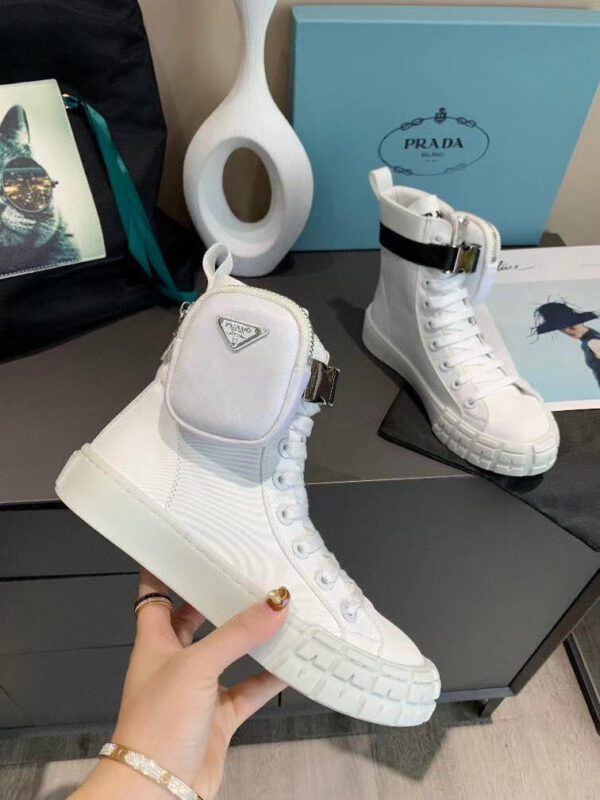 High Top Sneakers White