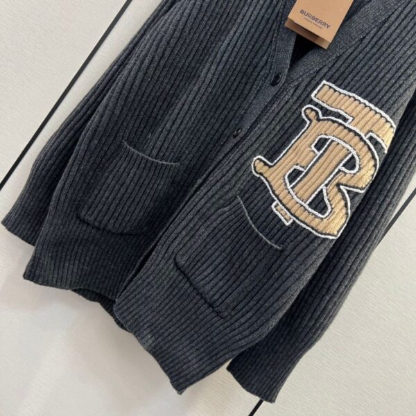 Brberry Cardigan Super A - Image 6