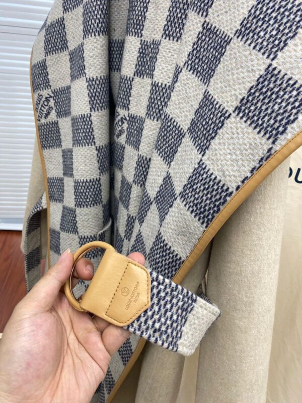 LV Hooded Wrap Coat Super A - Image 4