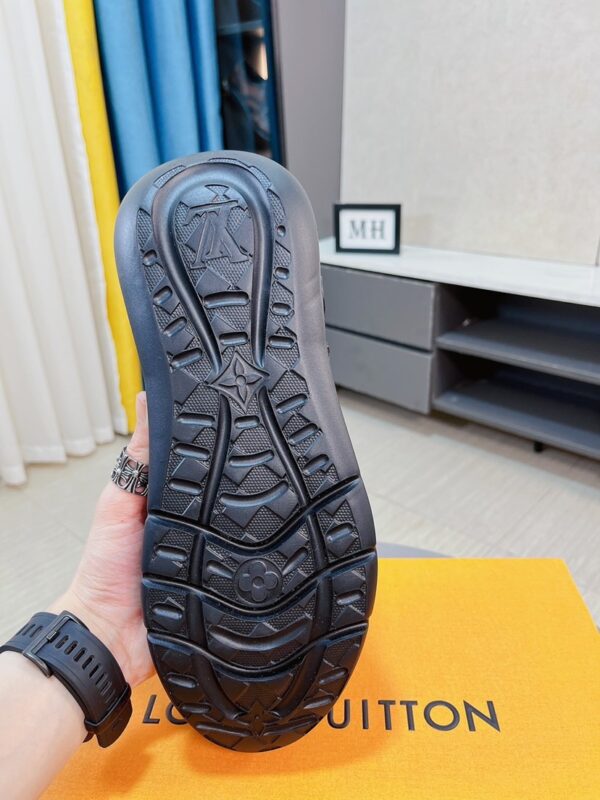 LV Show up sneakers - Image 5
