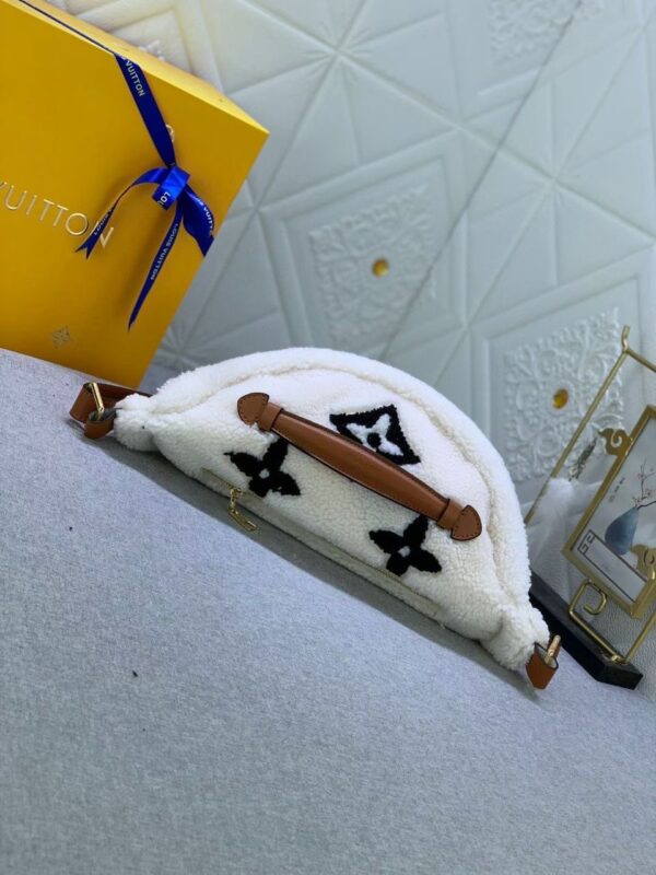 LV Sherpa Bumbag - Image 4