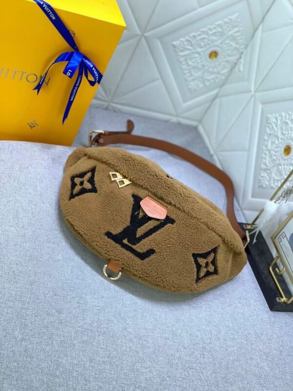 LV Sherpa Bumbag - Image 8
