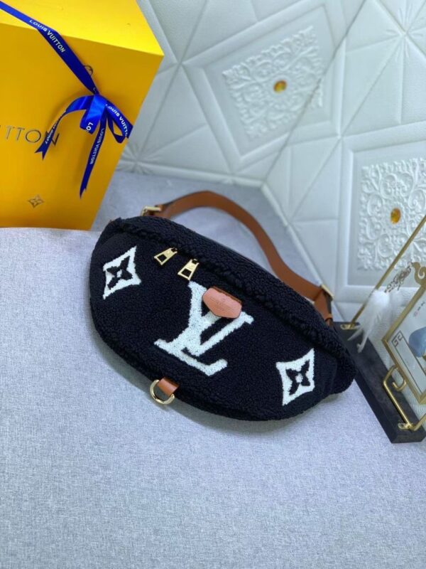 LV Sherpa Bumbag - Image 9