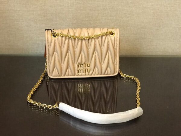 Miu Matelassé nappa bag - Image 4