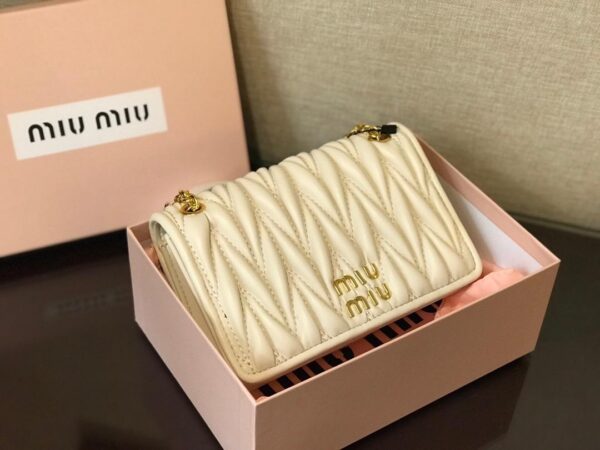 Miu Matelassé nappa bag - Image 5