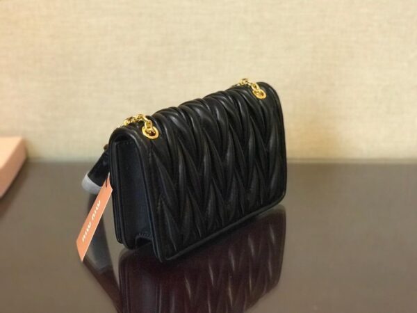 Miu Matelassé nappa bag - Image 12