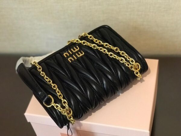 Miu Matelassé nappa bag - Image 15