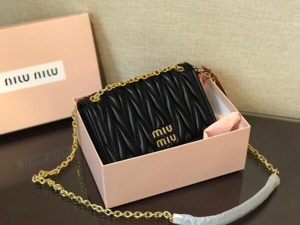 Miu Matelassé nappa bag - Image 16