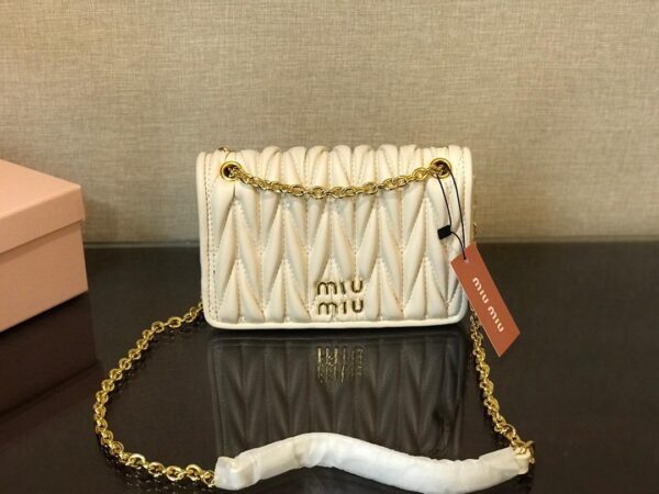 Miu Matelassé nappa bag - Image 10