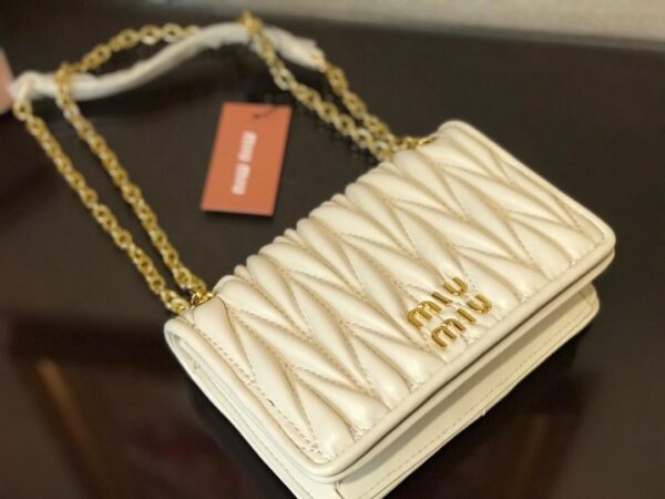 Miu Matelassé nappa bag - Image 9