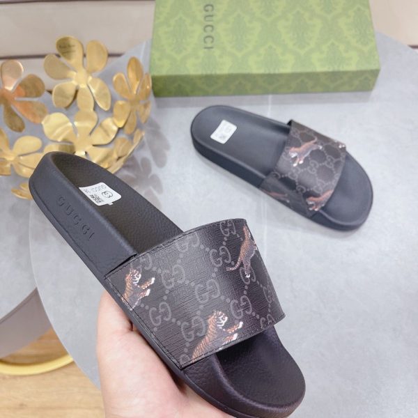 Mens GG Supreme tiger slide sandals - Image 8