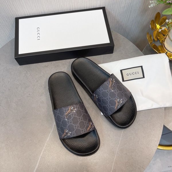 Mens GG Supreme tiger slide sandals - Image 9