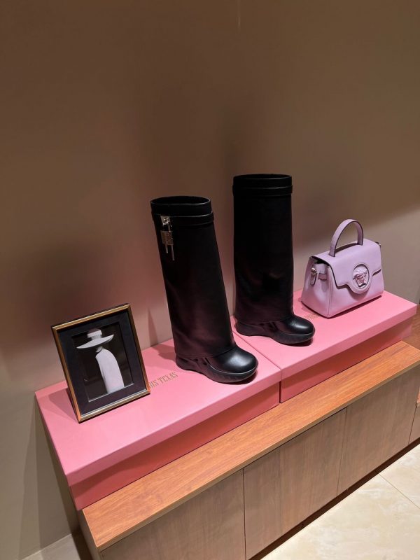 Givench Shark Lock Biker Boots Regular - Image 4