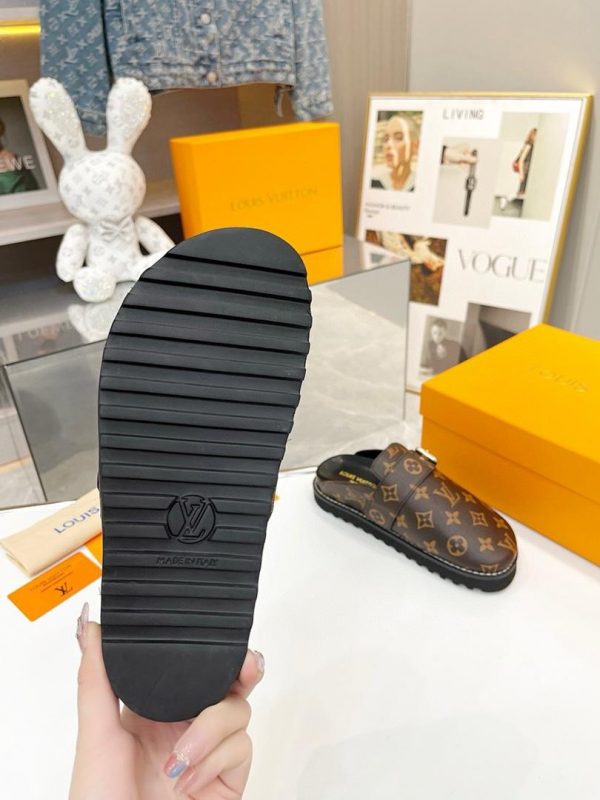 LV Cosy Flat Comfort Clogs - Image 4