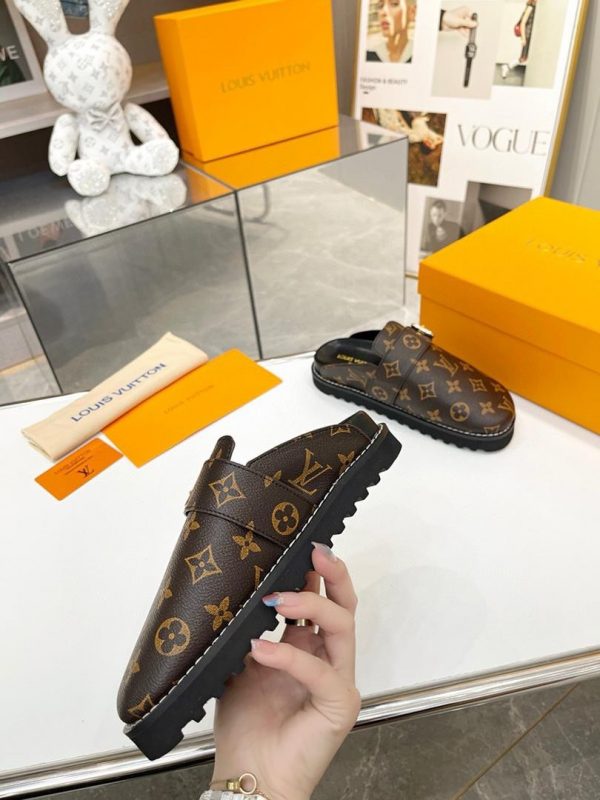 LV Cosy Flat Comfort Clogs - Image 8